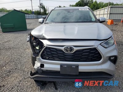 Piąte zdjęcie samochodu w środku: 2023 TOYOTA HIGHLANDER XLE VIN:5TDKDRBH2PS045307 - miniatura