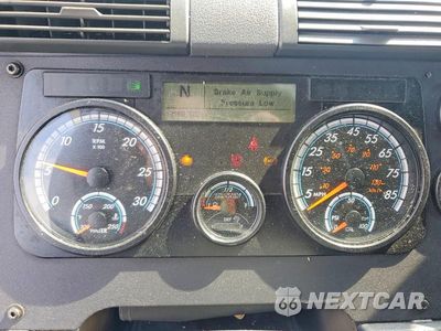 Zdjęcie 8 z 10 samochodu: 2019 FREIGHTLINER CASCADIA 125 SEMI TRUCK VIN:3AKJGLDR9KSKP0904 - miniatura