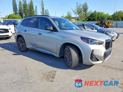 Czwarte zdjęcie samochodu z boku: 2025 BMW X1 XDRIVE28I VIN:WBX73EF00S5316937 - miniatura