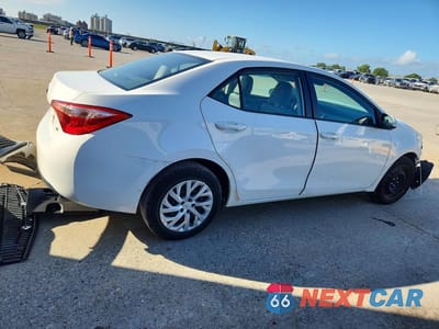Trzecie zdjęcie samochodu z tyłu: 2018 TOYOTA COROLLA LE VIN:5YFBURHE8JP813207 - miniatura