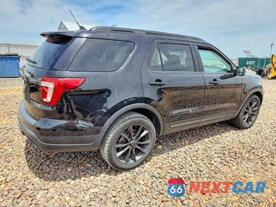 Trzecie zdjęcie samochodu z tyłu: 2019 FORD EXPLORER XLT VIN:1FM5K7D80KGA95979 - miniatura