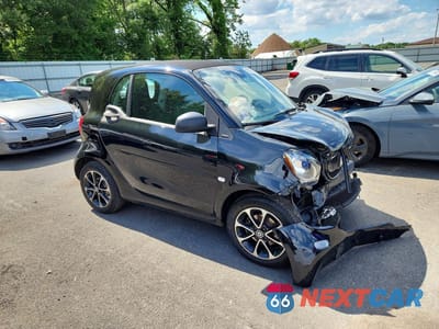 Czwarte zdjęcie samochodu z boku: 2017 SMART FORTWO VIN:WMEFJ5DA9HK194665 - miniatura