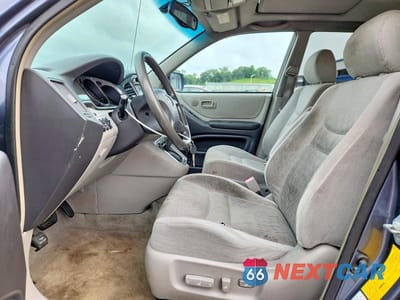 Zdjęcie 7 z 13 samochodu: 2001 TOYOTA HIGHLANDER BASE VIN:JTEHF21A610014003 - miniatura