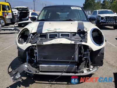 Piąte zdjęcie samochodu w środku: 2022 MINI COOPER VIN:WMW33DH01N2R06070 - miniatura