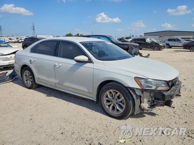 Czwarte zdjęcie samochodu z boku: 2017 VOLKSWAGEN PASSAT S VIN:1VWAT7A33HC085632 - miniatura