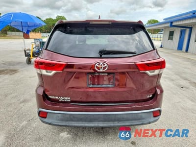 Zdjęcie 6 z 14 samochodu: 2019 TOYOTA HIGHLANDER LE PLUS VIN:5TDZZRFH4KS294484 - miniatura