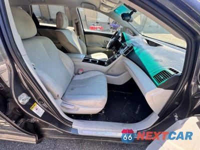 Piąte zdjęcie samochodu w środku: 2010 TOYOTA VENZA VIN:4T3BK3BBXA0032941 - miniatura
