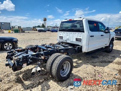Trzecie zdjęcie samochodu z tyłu: 2025 FORD F350 SUPER DUTY VIN:1FT8W3DT6SEC97983 - miniatura