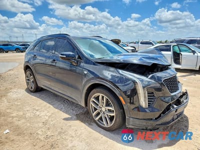 Czwarte zdjęcie samochodu z boku: 2019 CADILLAC XT4 SPORT VIN:1GYFZER42KF196701 - miniatura