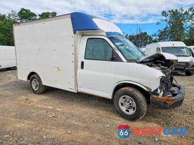Czwarte zdjęcie samochodu z boku: 2005 CHEVROLET EXPRESS DELIVERY TRUCK VIN:1GBHG31V251162020 - miniatura