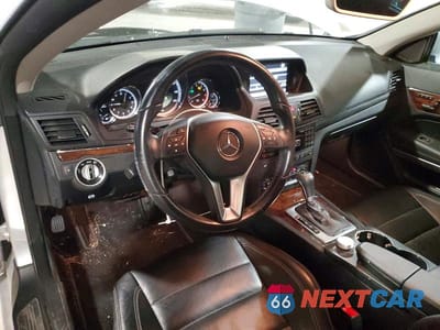 Zdjęcie 8 z 12 samochodu: 2012 MERCEDES-BENZ E 350 VIN:WDDKK5KF2CF139734 - miniatura