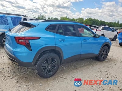 Trzecie zdjęcie samochodu z tyłu: 2025 CHEVROLET TRAX ACTIV VIN:KL77LKEP1SC311782 - miniatura