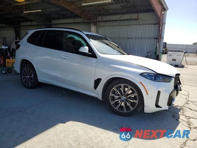 Czwarte zdjęcie samochodu z boku: 2024 BMW X5 XDRIVE50E VIN:5UX43EU04R9T34586 - miniatura