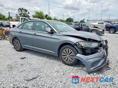 Czwarte zdjęcie samochodu z boku: 2021 VOLKSWAGEN JETTA S VIN:3VWC57BU3MM001117 - miniatura