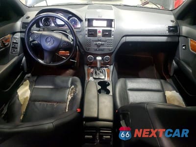 Zdjęcie 8 z 12 samochodu: 2011 MERCEDES-BENZ C 300 4MATIC VIN:WDDGF8BB1BR183603 - miniatura