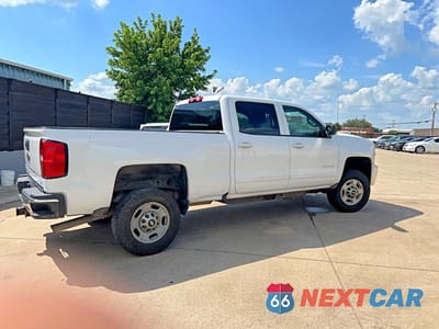 Czwarte zdjęcie samochodu z boku: 2019 CHEVROLET SILVERADO K2500 HEAVY DUTY LT VIN:1GC1KSEG6KF266025 - miniatura
