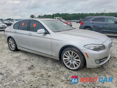Czwarte zdjęcie samochodu z boku: 2011 BMW 5 SERIES 550 I VIN:WBAFR9C56BC758225 - miniatura