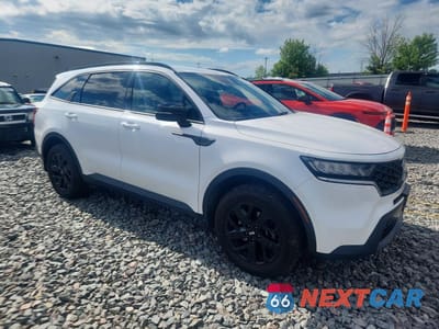 Czwarte zdjęcie samochodu z boku: 2021 KIA SORENTO S VIN:5XYRLDLC1MG039112 - miniatura