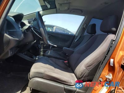 Zdjęcie 7 z 13 samochodu: 2011 HONDA FIT SPORT VIN:JHMGE8H67BS008755 - miniatura