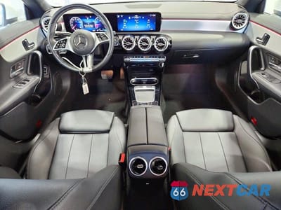 Zdjęcie 8 z 12 samochodu: 2025 MERCEDES-BENZ CLA 250 VIN:W1K5J4GB6SN521978 - miniatura
