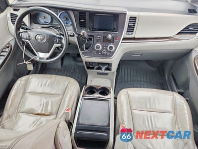 Zdjęcie 8 z 13 samochodu: 2016 TOYOTA SIENNA XLE 8-PASSENGER VIN:5TDYK3DC4GS702140 - miniatura