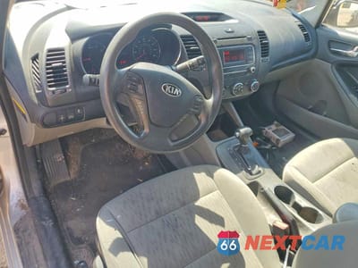 Zdjęcie 8 z 12 samochodu: 2016 KIA FORTE LX VIN:KNAFK4A6XG5534132 - miniatura