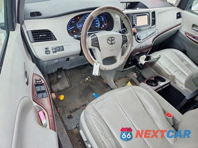 Zdjęcie 8 z 13 samochodu: 2013 TOYOTA SIENNA XLE 8-PASSENGER VIN:5TDYK3DC2DS382540 - miniatura