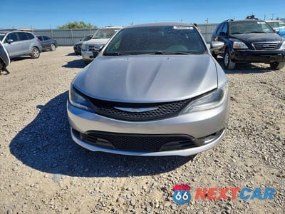 Piąte zdjęcie samochodu w środku: 2015 CHRYSLER 200 S VIN:1C3CCCBG8FN642790 - miniatura