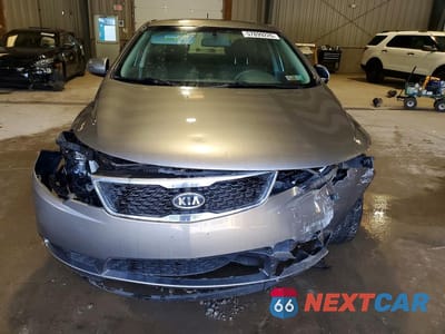 Piąte zdjęcie samochodu w środku: 2012 KIA FORTE EX VIN:KNAFU4A28C5491086 - miniatura