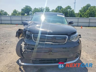 Piąte zdjęcie samochodu w środku: 2017 KIA SOUL EV + VIN:KNDJX3AE8H7024383 - miniatura