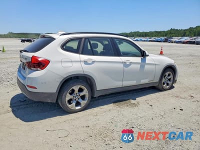 Trzecie zdjęcie samochodu z tyłu: 2015 BMW X1 SDRIVE28I VIN:WBAVM1C53FVZ94420 - miniatura