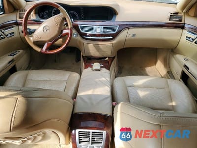 Zdjęcie 8 z 12 samochodu: 2012 MERCEDES-BENZ S 550 VIN:WDDNG7DBXCA432069 - miniatura