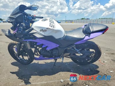 Trzecie zdjęcie samochodu z tyłu: 2017 KAWASAKI EX300 A VIN:JKAEX8A1XHDA31703 - miniatura