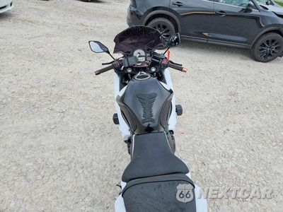 Zdjęcie 6 z 9 samochodu: 2014 KAWASAKI EX650 F VIN:JKAEXEF1XEDA16508 - miniatura