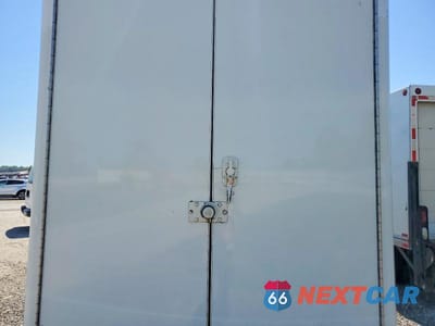 Zdjęcie 10 z 13 samochodu: 2016 ISUZU NPR HD BOX TRUCK VIN:54DC4W1B8GS806859 - miniatura