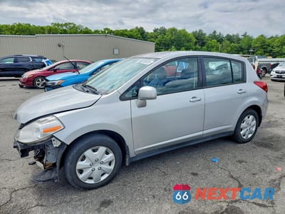 2009 NISSAN VERSA 1.8 S 3N1BC13EX9L369528 - główne zdjęcie licytacji z USA - miniatura