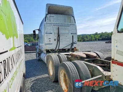 Trzecie zdjęcie samochodu z tyłu: 2007 VOLVO VNM SEMI TRUCK VIN:4V4MC9GH57N460779 - miniatura