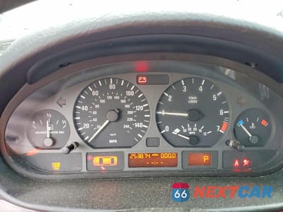 Zdjęcie 9 z 12 samochodu: 2005 BMW 325 I VIN:WBAEV33435KW16940 - miniatura