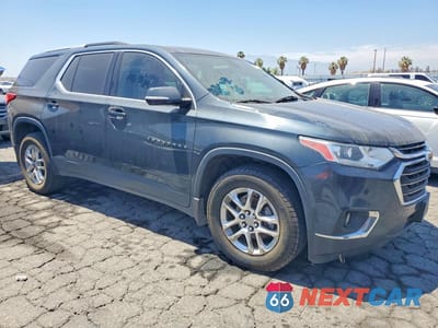 Czwarte zdjęcie samochodu z boku: 2018 CHEVROLET TRAVERSE LT VIN:1GNERGKW7JJ259481 - miniatura