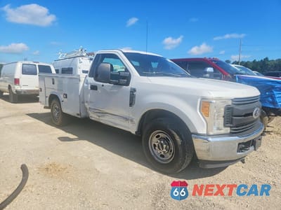 Czwarte zdjęcie samochodu z boku: 2017 FORD F250 SUPER DUTY VIN:1FDBF2A65HEF23594 - miniatura