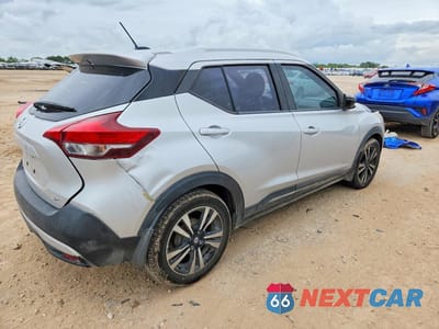 Trzecie zdjęcie samochodu z tyłu: 2019 NISSAN KICKS SR VIN:3N1CP5CU9KL533882 - miniatura