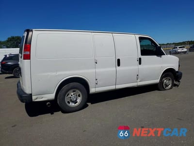 Trzecie zdjęcie samochodu z tyłu: 2018 CHEVROLET EXPRESS 2500 CARGO DELIVERY VAN VIN:1GCWGAFP4J1344555 - miniatura