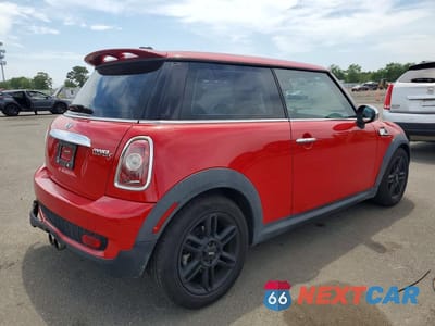 Trzecie zdjęcie samochodu z tyłu: 2009 MINI COOPER S VIN:WMWMF73589TW85129 - miniatura