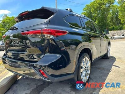 Trzecie zdjęcie samochodu z tyłu: 2023 TOYOTA HIGHLANDER LIMITED VIN:5TDKDRBH4PS001390 - miniatura
