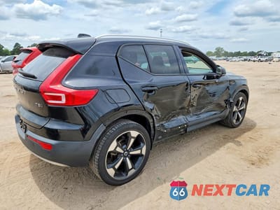 Trzecie zdjęcie samochodu z tyłu: 2021 VOLVO XC40 T5 MOMENTUM VIN:YV4162UK2M2407030 - miniatura