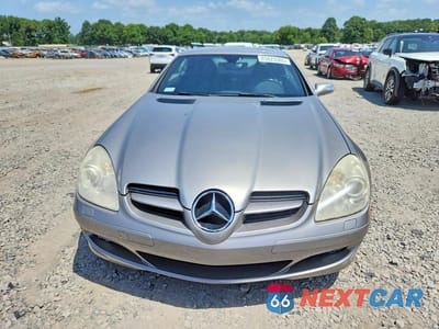 Piąte zdjęcie samochodu w środku: 2005 MERCEDES-BENZ SLK 350 VIN:WDBWK56FX5F040702 - miniatura