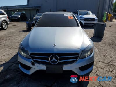 Piąte zdjęcie samochodu w środku: 2017 MERCEDES-BENZ C 300 VIN:55SWF4JB4HU211780 - miniatura