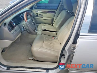 Zdjęcie 7 z 12 samochodu: 2011 LINCOLN TOWN CAR SIGNATURE LIMITED VIN:2LNBL8CV0BX756904 - miniatura