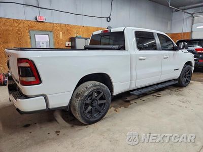 Trzecie zdjęcie samochodu z tyłu: 2020 RAM 1500 SPORT VIN:1C6SRFTTXLN253087 - miniatura
