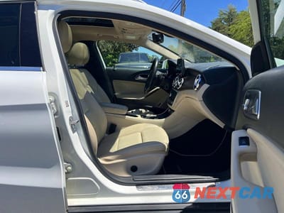 Piąte zdjęcie samochodu w środku: 2018 MERCEDES-BENZ GLA 250 4MATIC VIN:WDCTG4GB9JJ505418 - miniatura